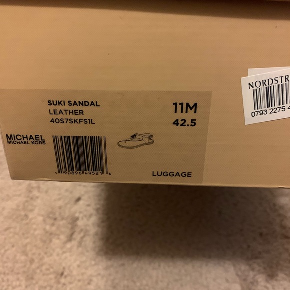 COPY - Michael Kors Sandals - Picture 2 of 5